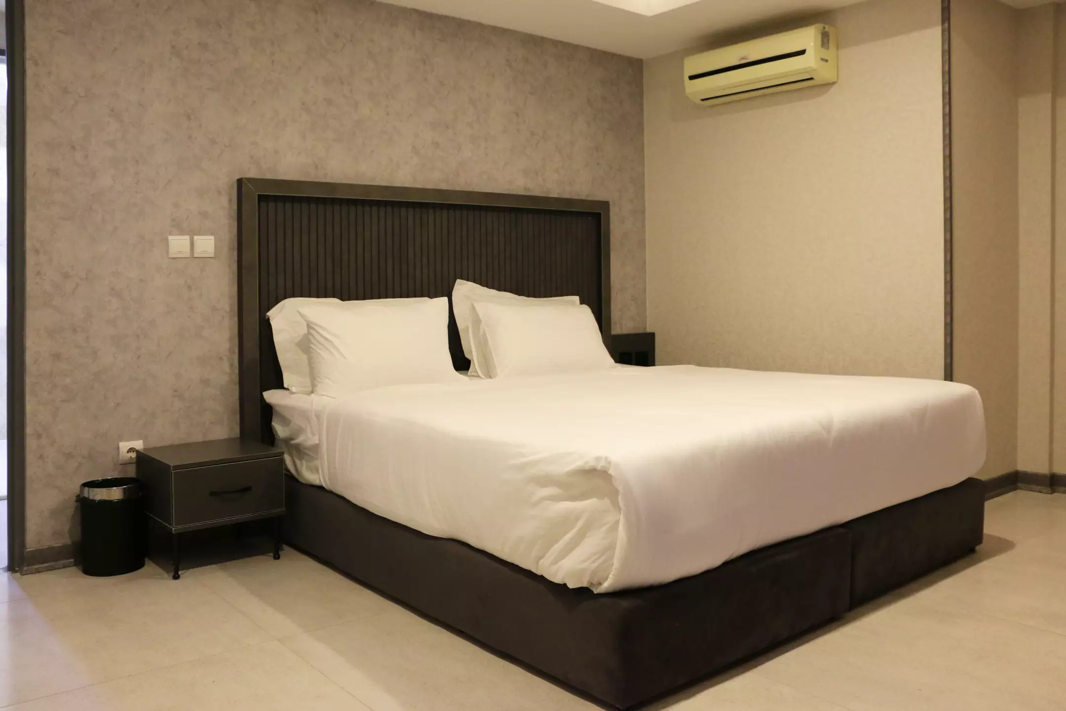 Alibaba https://cdn.alibaba.ir/ostorage/hotel-accommodation-images/67028d56f6ad7f9b8fab0693_56b6a32d-909f-447f-b1ca-52023e491b00_09- دلگشا- امکانات سوئیت دوخوابه 5 تخته (1).webp